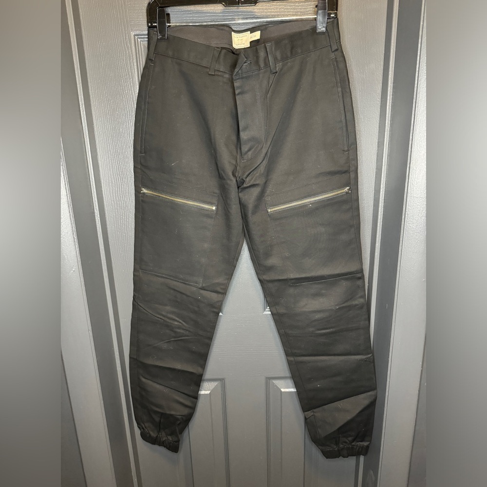 Club Monaco men’s jogger in black 30/32 some light wear​​​​